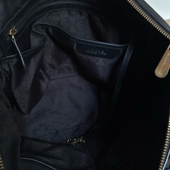 Michael Kors Jet Set Travel Tote - Picture 8 of 12